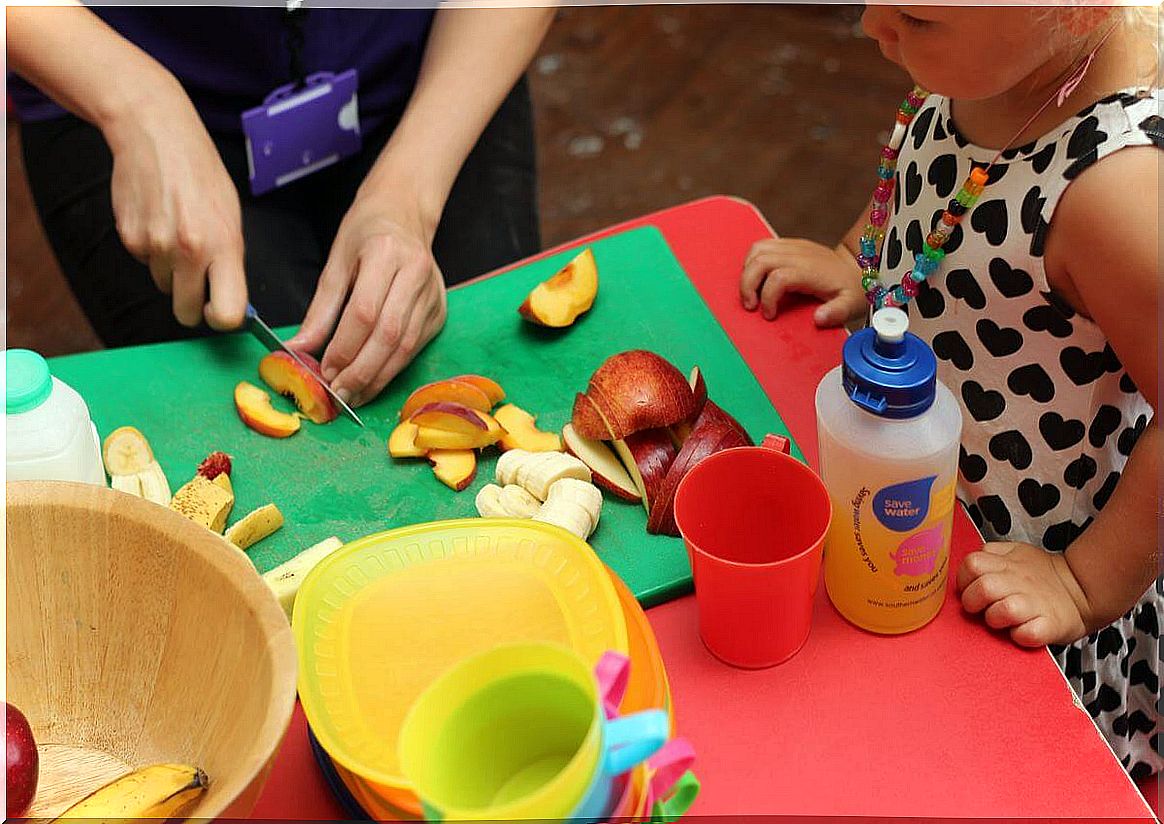 healthy and tasty snacks made from apples