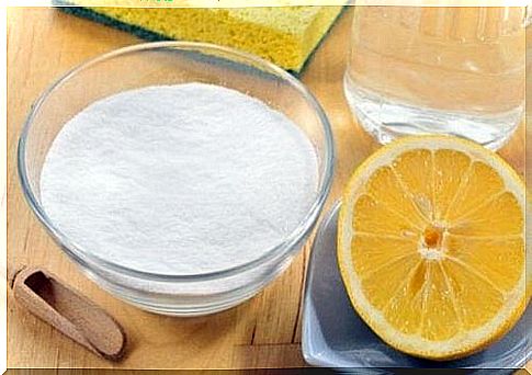 You can use baking soda and lemon to remove stains from white clothes