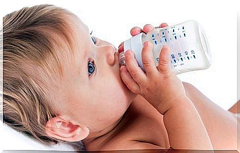 Should a baby under 6 months of age drink water?