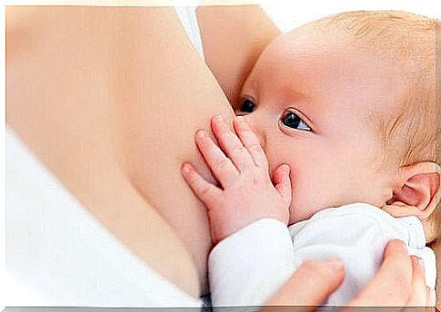 The best breastfeeding positions for you and the baby