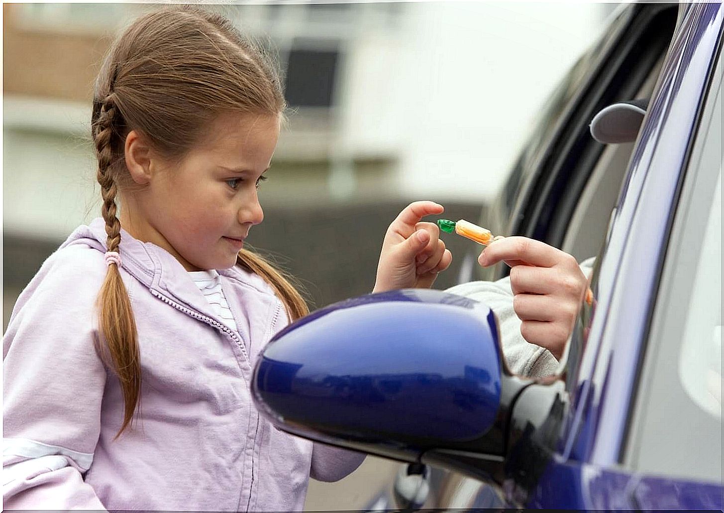 This is how you talk to your child about strangers