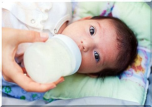 Baby feeding with bottle