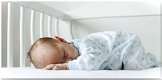 The Ferber method - baby sleeps alone in the crib