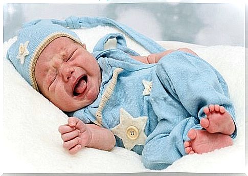 Babies suddenly wake up crying because they are frightened by nightmares.