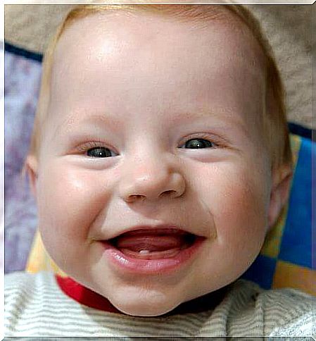 Your baby's first tooth - 6 signs